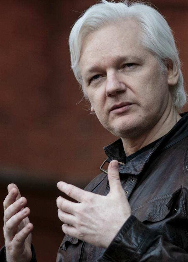 Sta per uscire un&#039;intervista di Carlson a Julian Assange? 