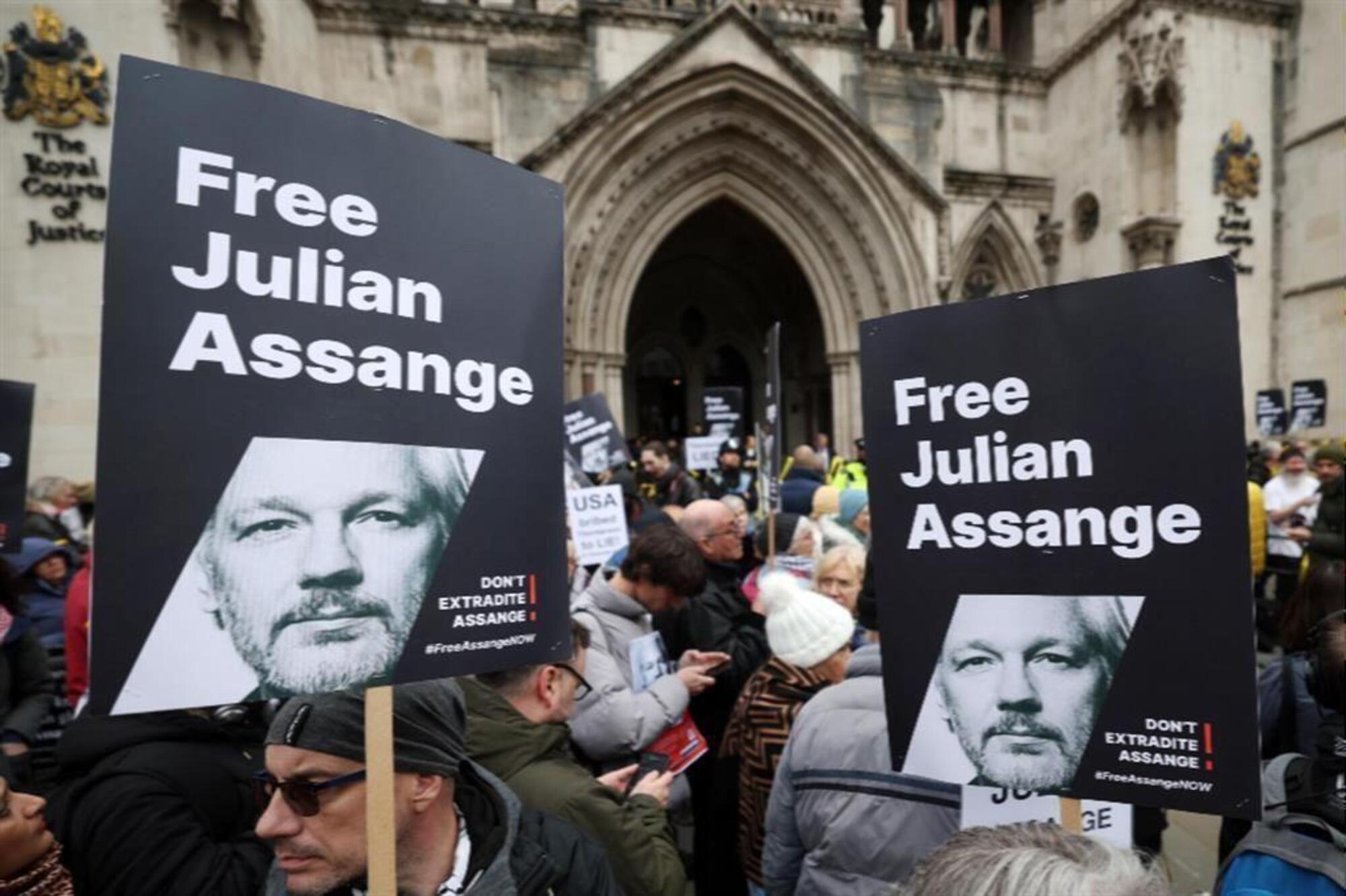 proteste londra Assange