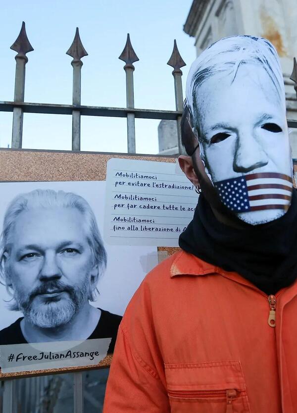 Con Julian Assange abbiamo perso tutti ed &egrave; una vergogna