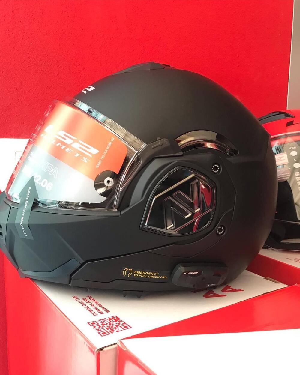 ADVANT SOLID MATT BLACK 4X LS2