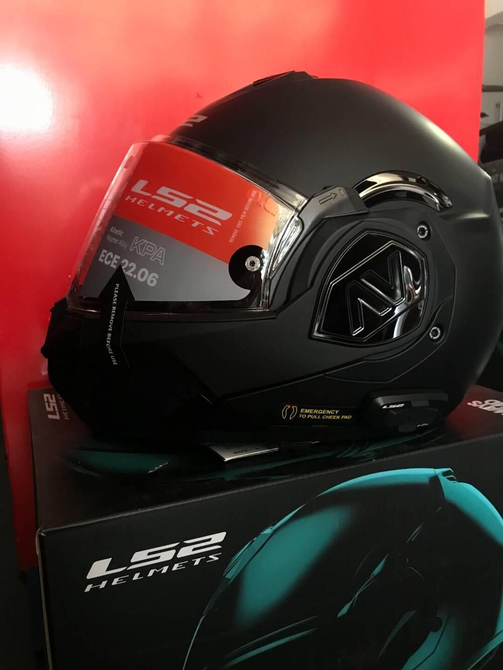 ADVANT SOLID MATT BLACK 4X LS2 (3)