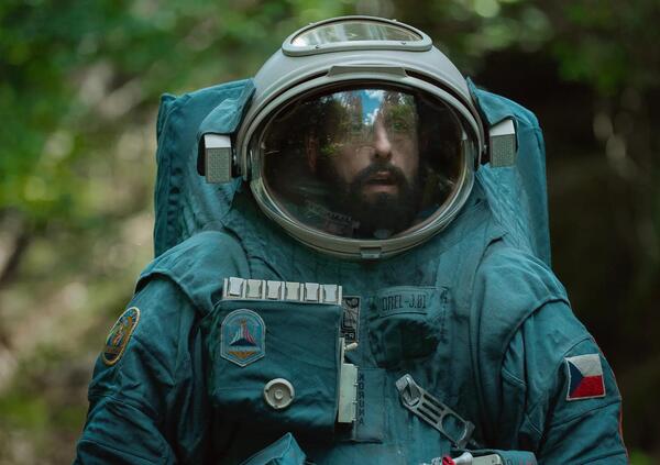 Spaceman con Adam Sandler &egrave; un&rsquo;imitazione trash di alcuni capolavori. Lo abbiamo visto alla Berlinale prima dell&rsquo;uscita su Netflix e&hellip;
