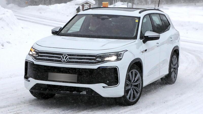 Nuova Volkswagen Tayron, il Suv a sette posti arriver&agrave; nel 2025 [Foto Spia]