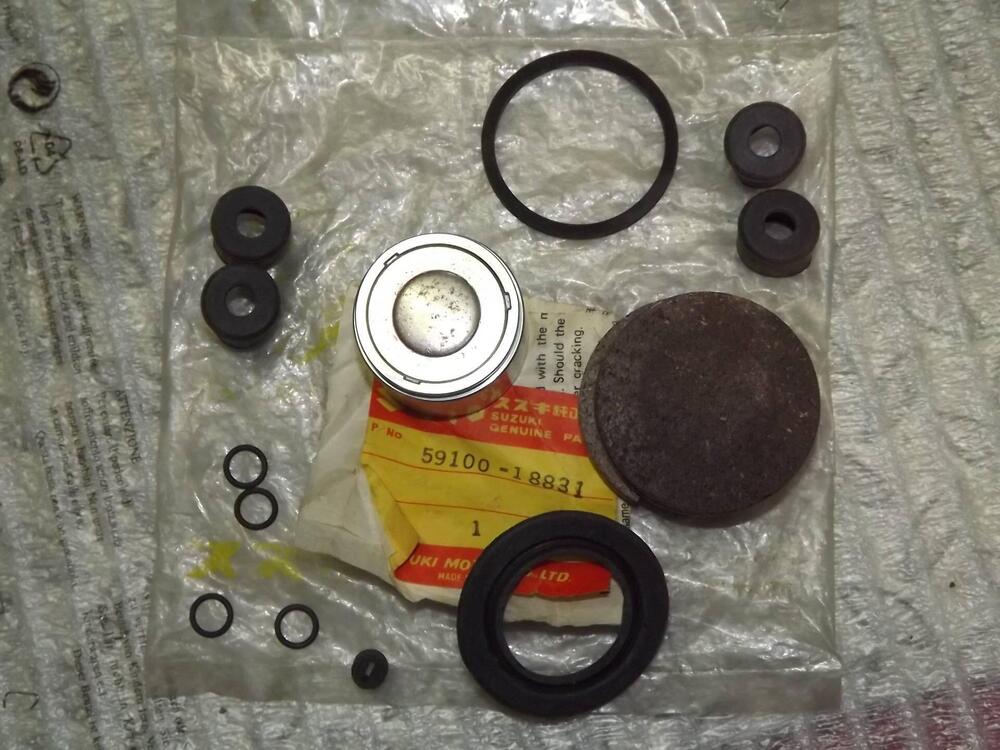 kit revisione pinza freno anteriore SUZUKI 380 (2)