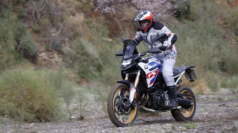 BMW F 900 GS TEST: come va la nuova adventure su strada e in fuoristrada. Pro e contro! [VIDEO E GALLERY]