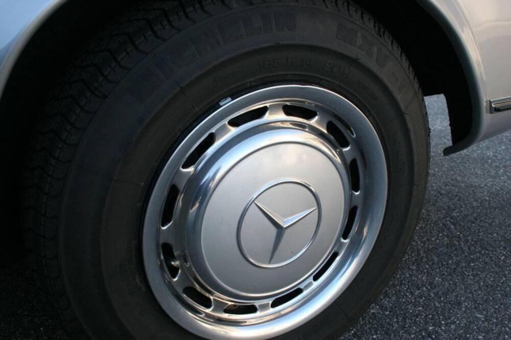 Mercedes-Benz 280 SL pagoda d'epoca a Mantova (15)
