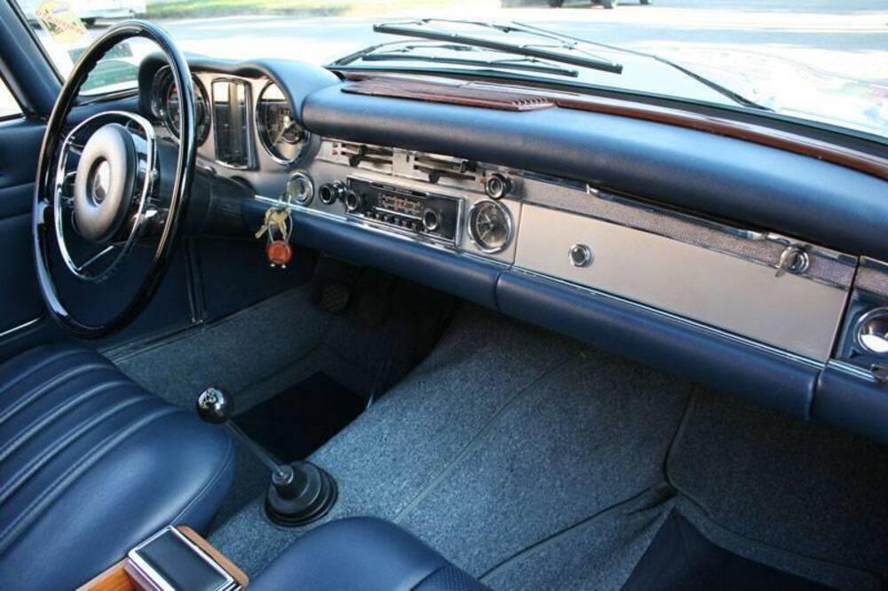 Mercedes-Benz 280 SL pagoda d'epoca a Mantova (17)