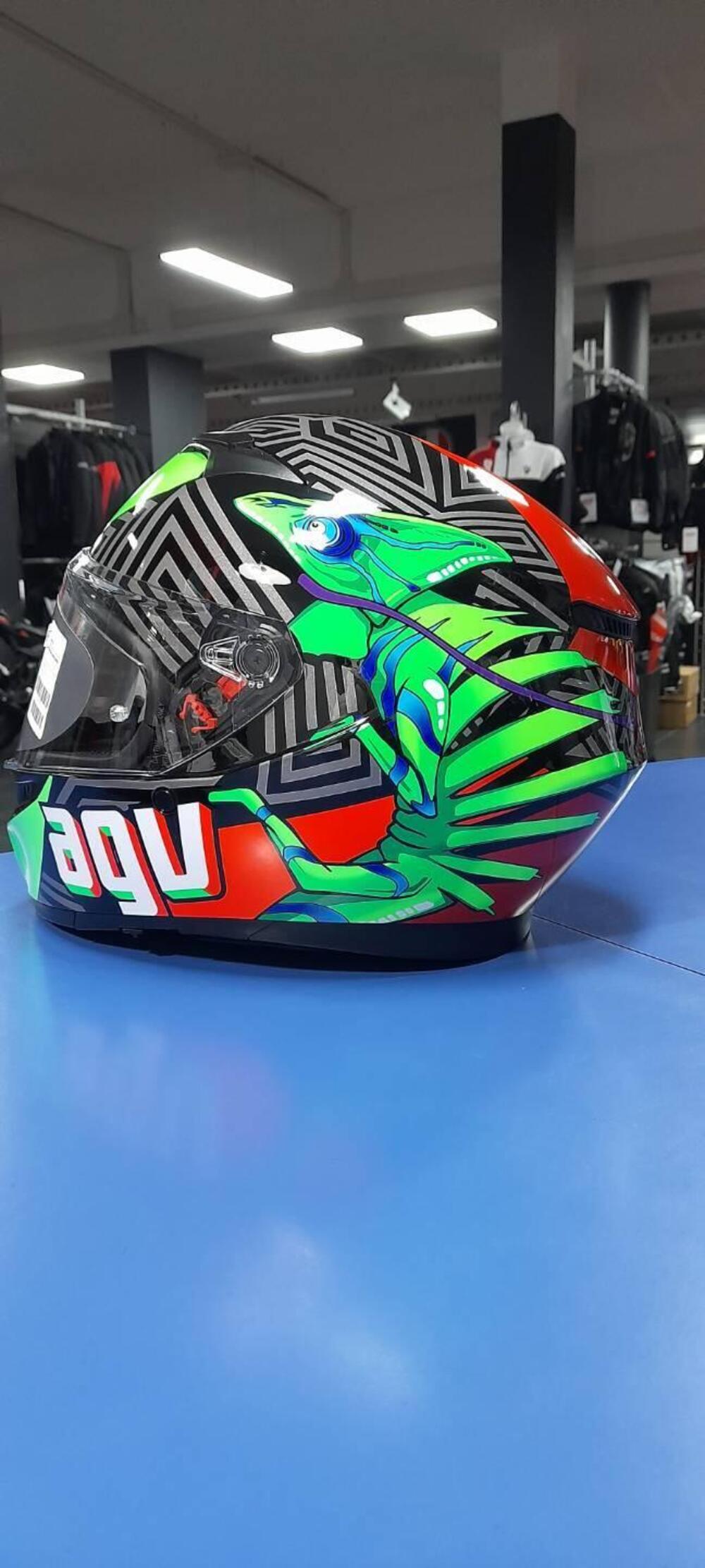 CASCO INTEGRALE K3 E2206 - KAMALEON BLACK/RED/GREE Agv (2)