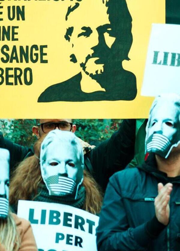 &ldquo;Il processo contro Assange &egrave; politico&rdquo;. Leoni smonta le accuse al fondatore di Wikileaks