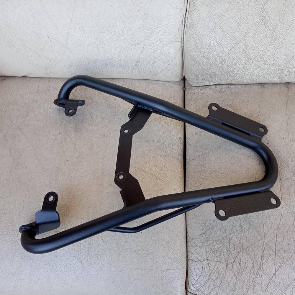 Portapacchi GIVI per Suzuki Gladius (2)