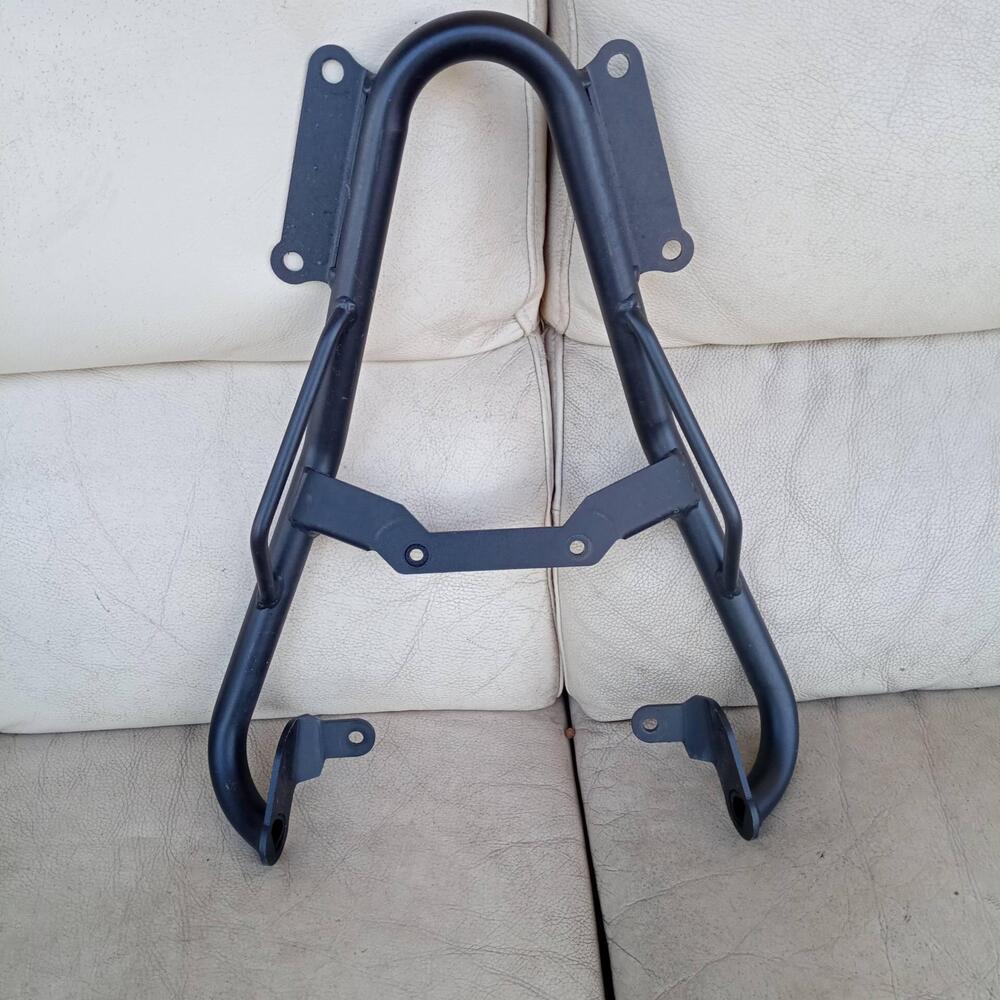 Portapacchi GIVI per Suzuki Gladius (3)