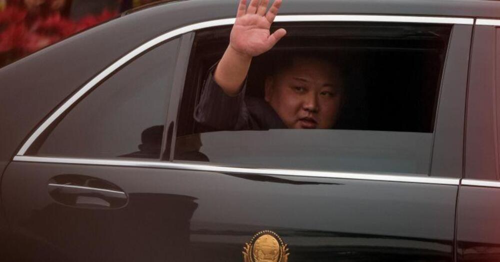 Ok, ma che caz*o di auto &egrave;, quanto costa e com&rsquo;&egrave; la limousine russa che Putin ha regalato al dittatore nordcoreano Kim Jong Un, la Aurus Senat?