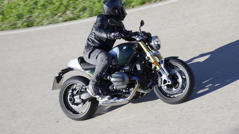 BMW R 12 nineT: stile e prestazioni. La nostra prova, pregi e difetti [VIDEO E GALLERY]