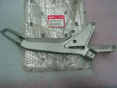 STAFFA PEDANA DX.HORNET 600 Honda