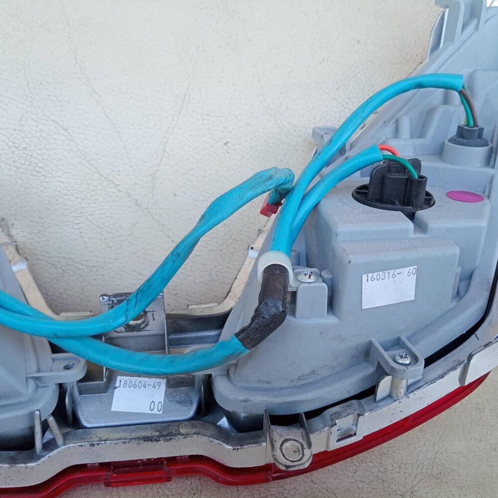 Fanale posteriore Kymco Downtown 125 (2)