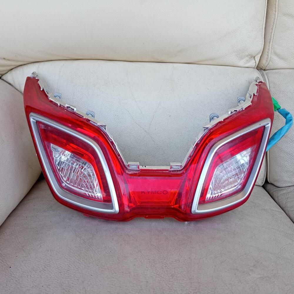 Fanale posteriore Kymco Downtown 125 (3)