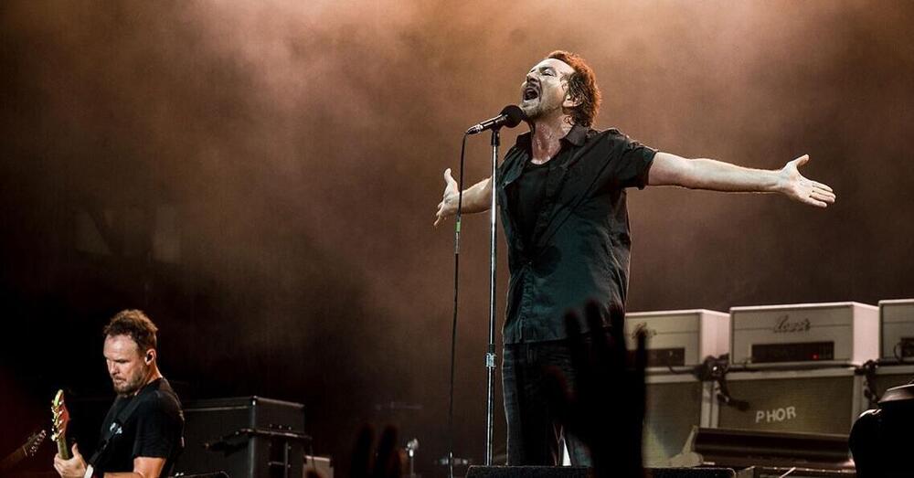 Con Dark Matter i Pearl Jam cantano la guerra e ci riportano negli anni Novanta: stesse bombe, ma musica migliore