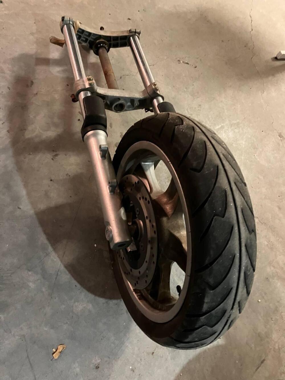 Forcella con ruota Kymco XC 500 (2)