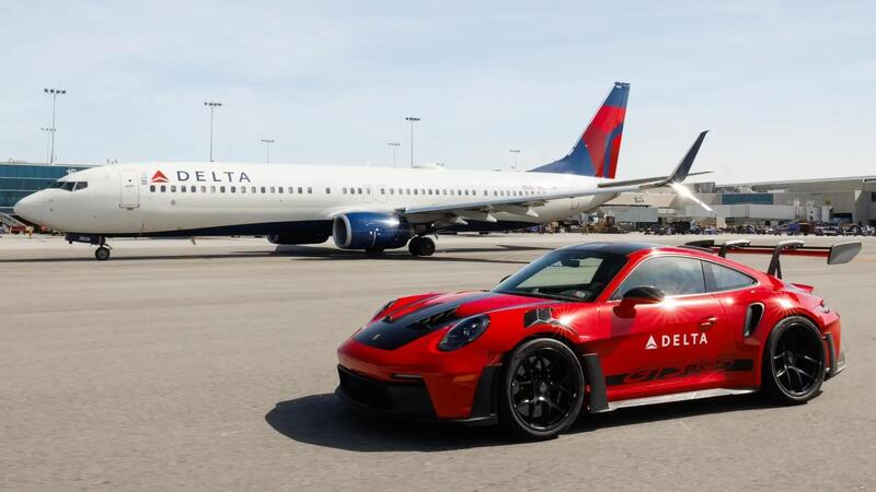 La Porsche 911 GT3 Shuttle a Los Angeles per chi rischia di perdere l&#039;aereo 