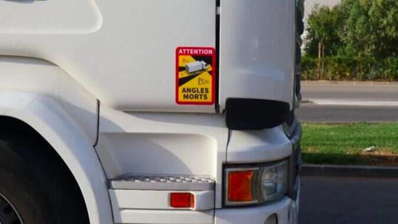 Milano. Sensori dell&#039;angolo cieco sui camion: s&igrave; o no? Arriva la risposta