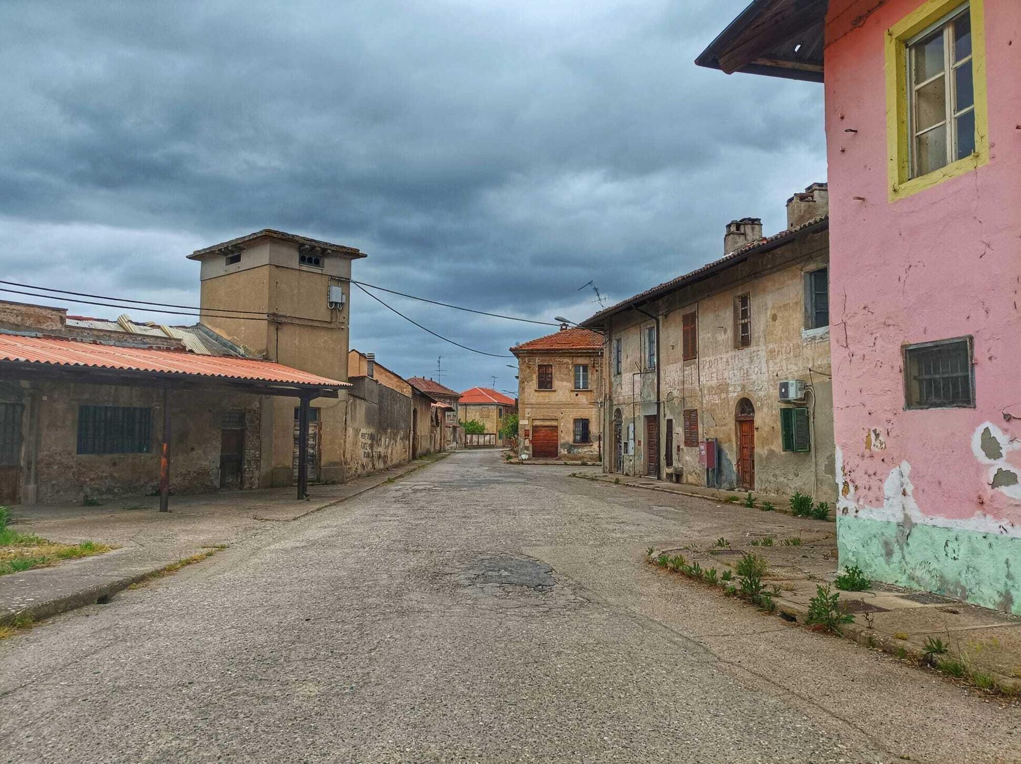 La desolazione del borgo di Larizzate (Vercelli)