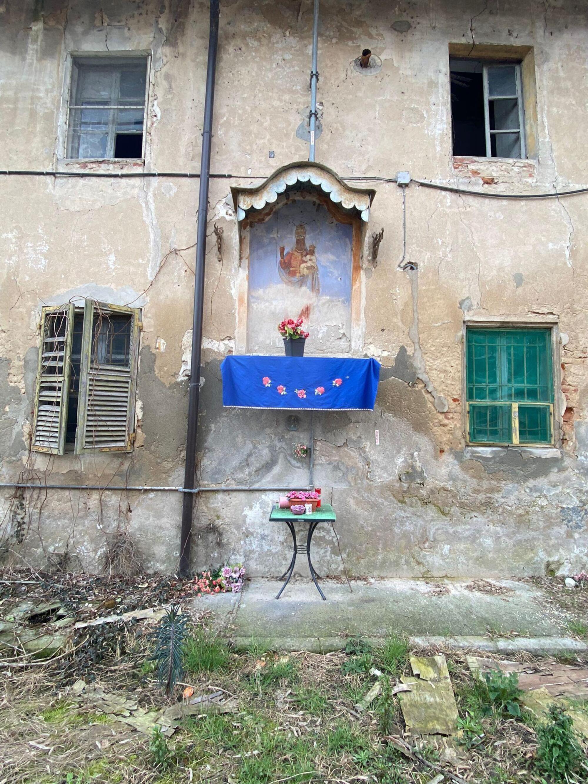 Il borgo spopolato di Larizzate (Vercelli)