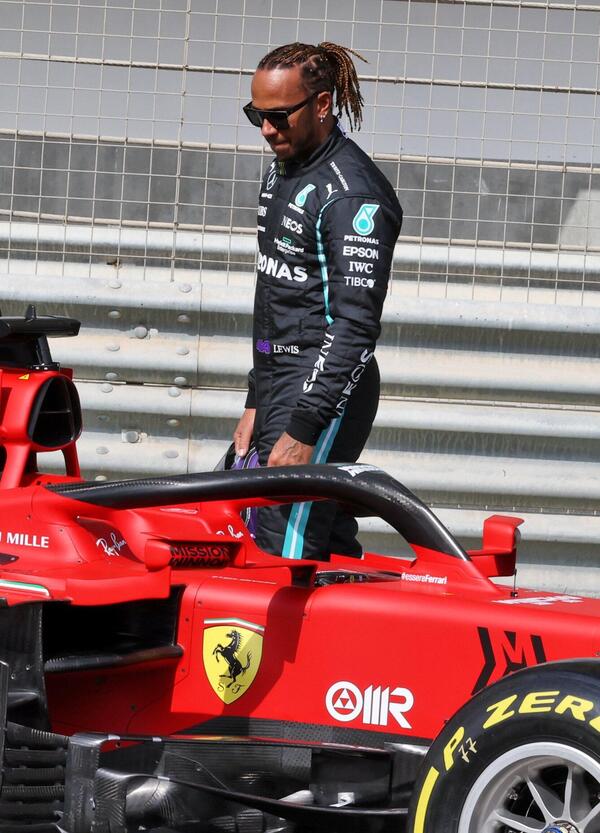 Lewis Hamilton in Ferrari: una scelta senza consigli, di cuore ed eterna fame 