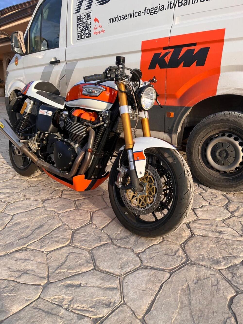 Triumph Thruxton 900 (2004 - 15) (2)