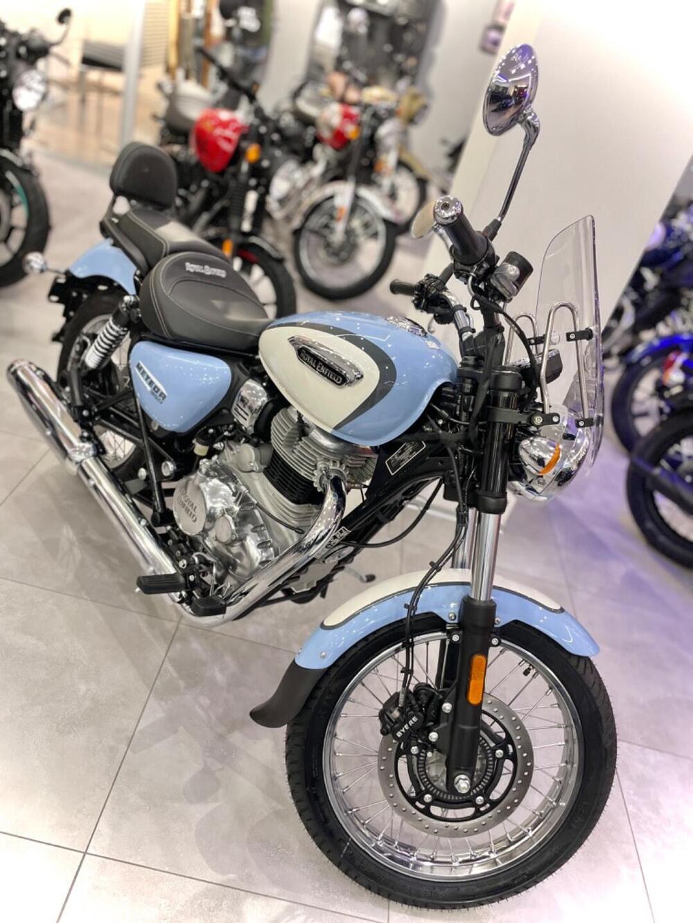 Royal Enfield Meteor 350 Aurora (2024 - 26) (2)