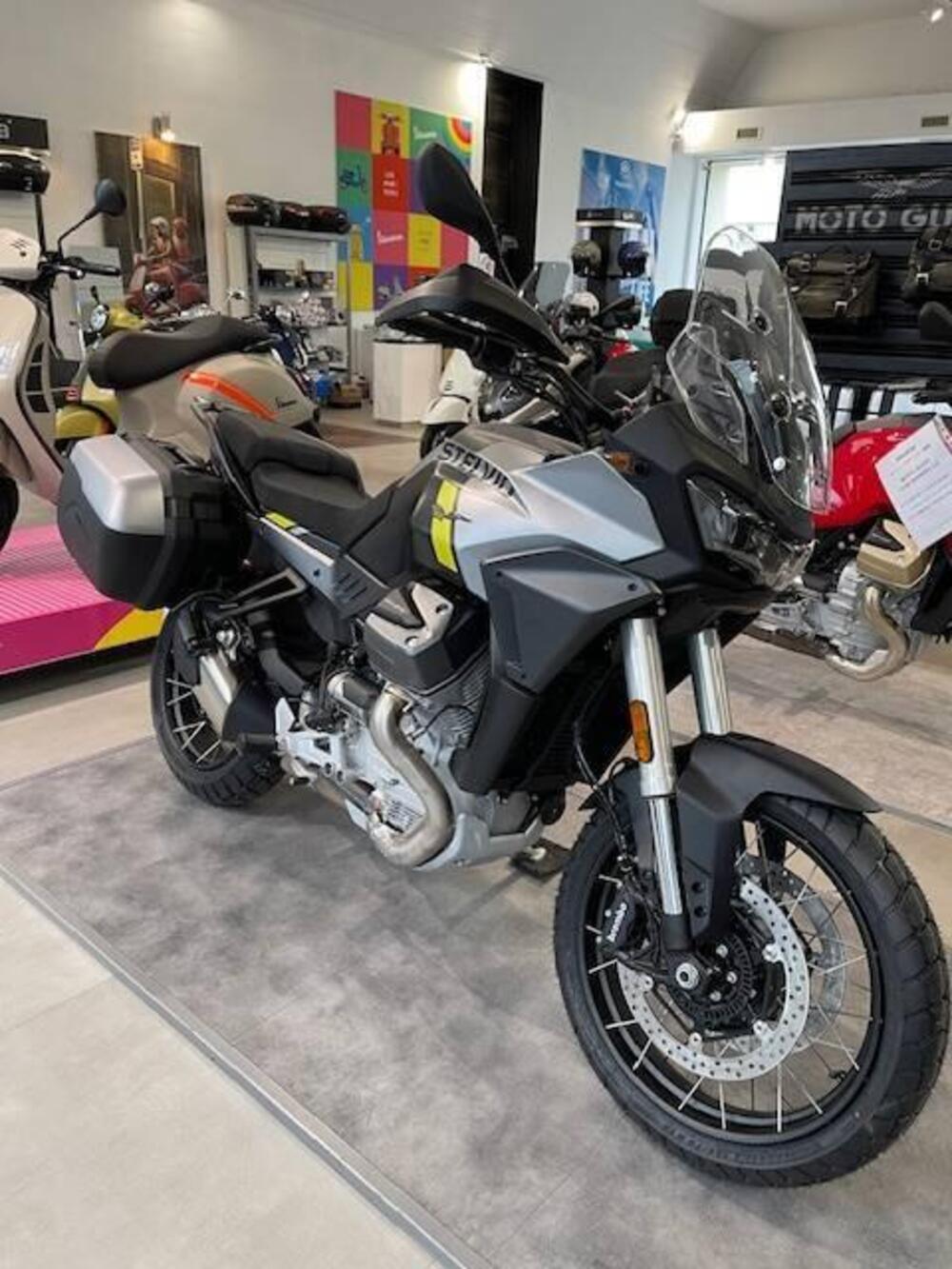 Moto Guzzi Stelvio (2024 - 26) (2)