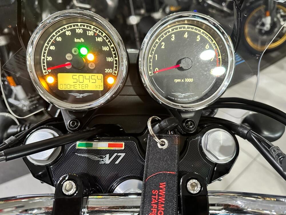 Moto Guzzi V7 III Special (2017 - 20) (8)