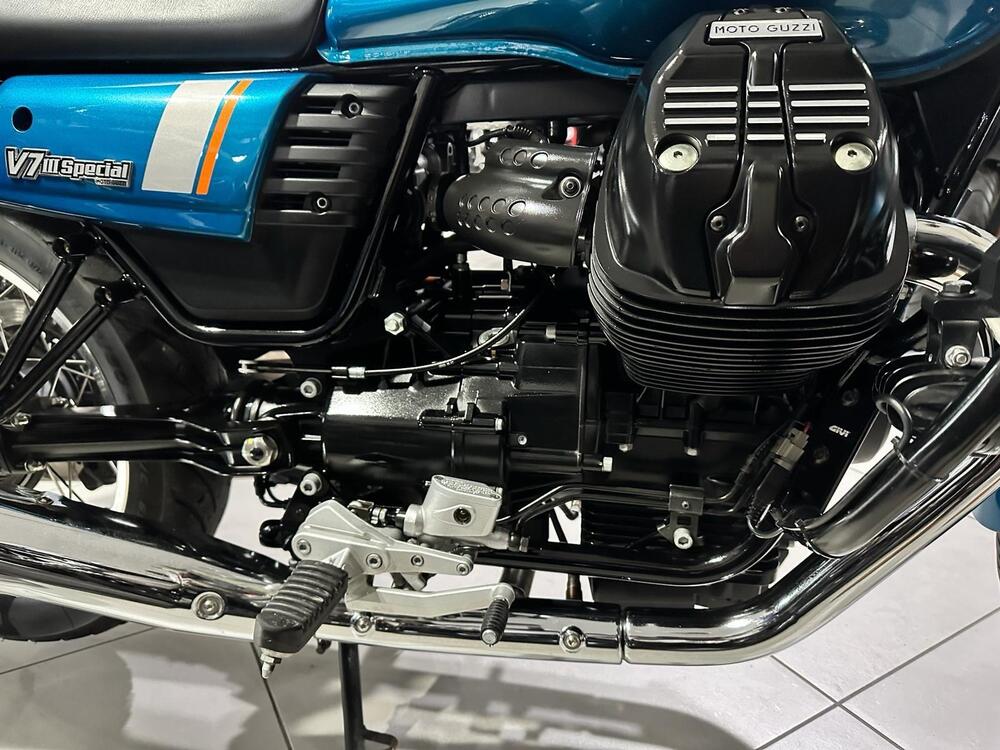 Moto Guzzi V7 III Special (2017 - 20) (19)