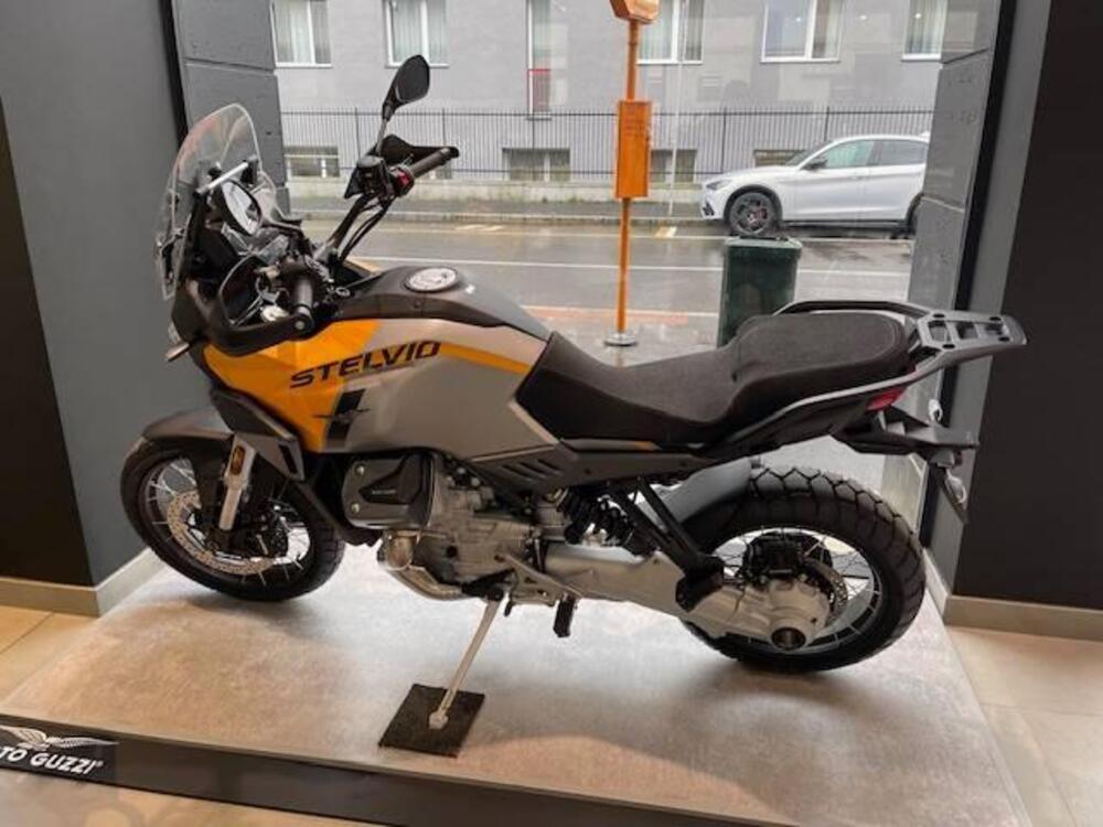 Moto Guzzi Stelvio (2024 - 26) (5)