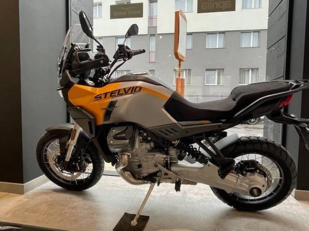 Moto Guzzi Stelvio (2024 - 26) (7)