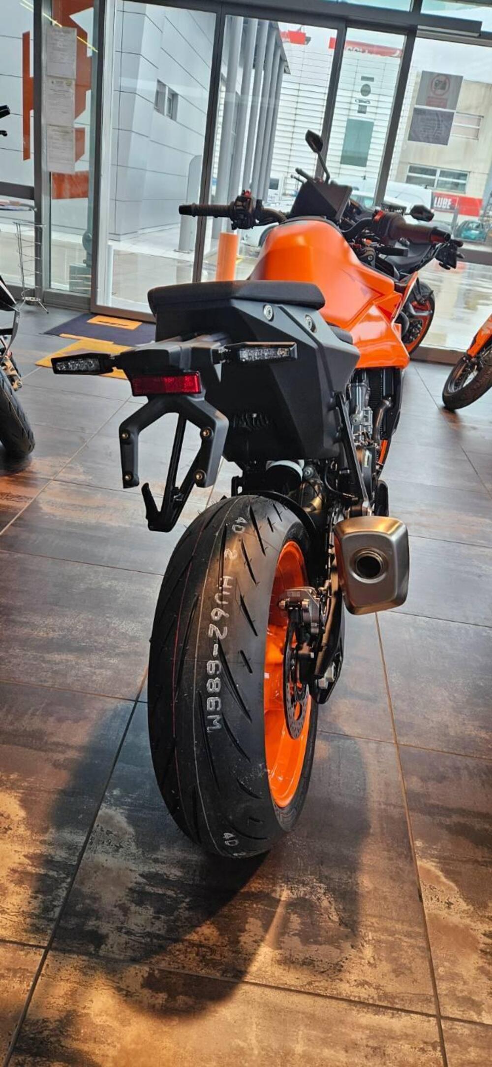 KTM 990 Duke (2024 - 26) (4)