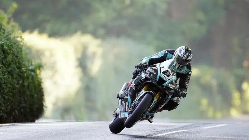 Michael Dunlop prende la patente per le moto!