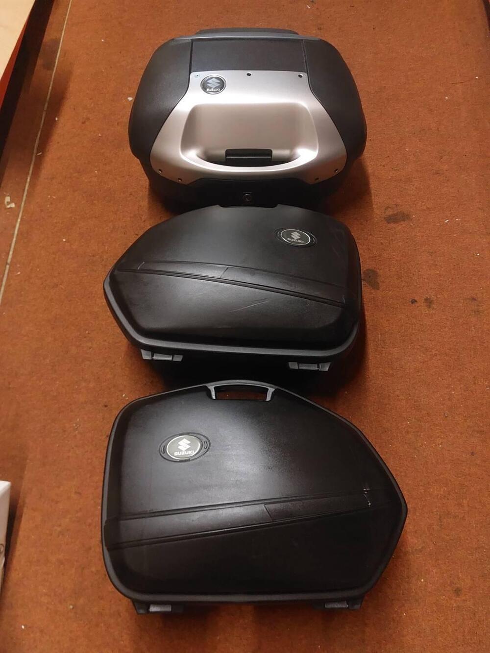 VALIGIE SUZUKI V STROM LATERALI E BAULETTO (2)