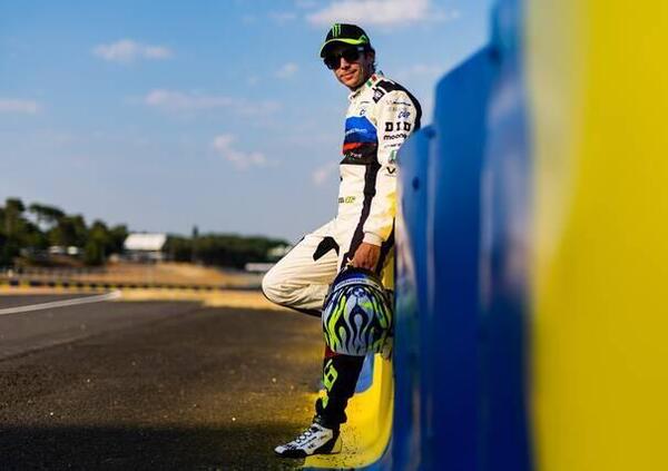 Valentino Rossi al via del WEC in Qatar: &ldquo;Sono in forma, il problema &egrave; che sto invecchiando. Vorrei andare avanti altri dieci anni, per&ograve;&hellip;&rdquo;