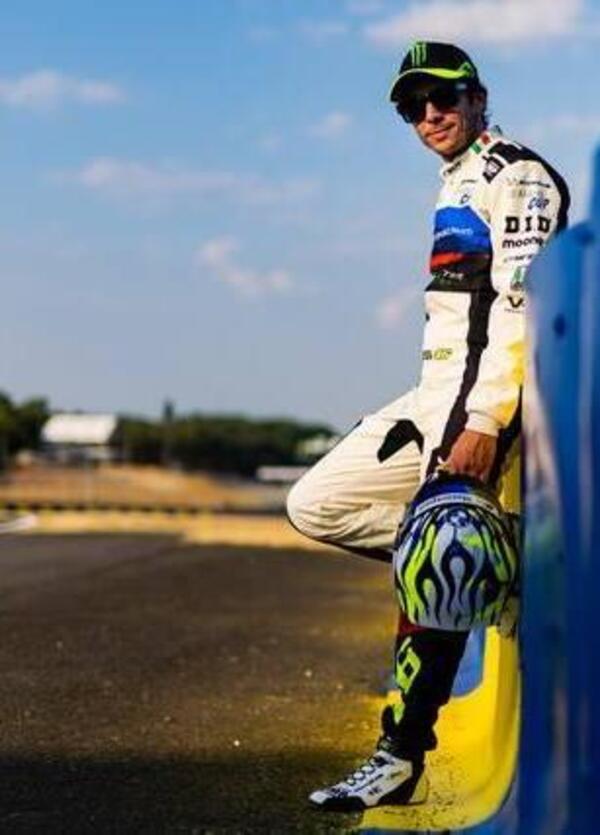 Valentino Rossi al via del WEC in Qatar: &ldquo;Sono in forma, il problema &egrave; che sto invecchiando. Vorrei andare avanti altri dieci anni, per&ograve;&hellip;&rdquo;