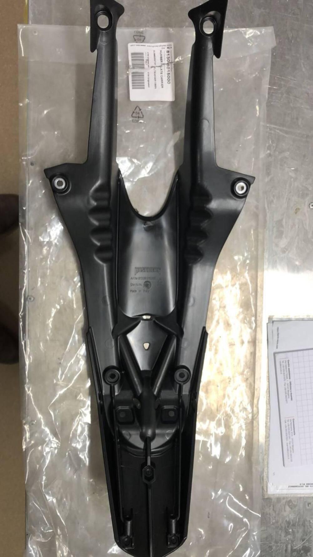 PARAFANGO POSTERIORE PORTATARGA PER HUSQVARNA TE 1