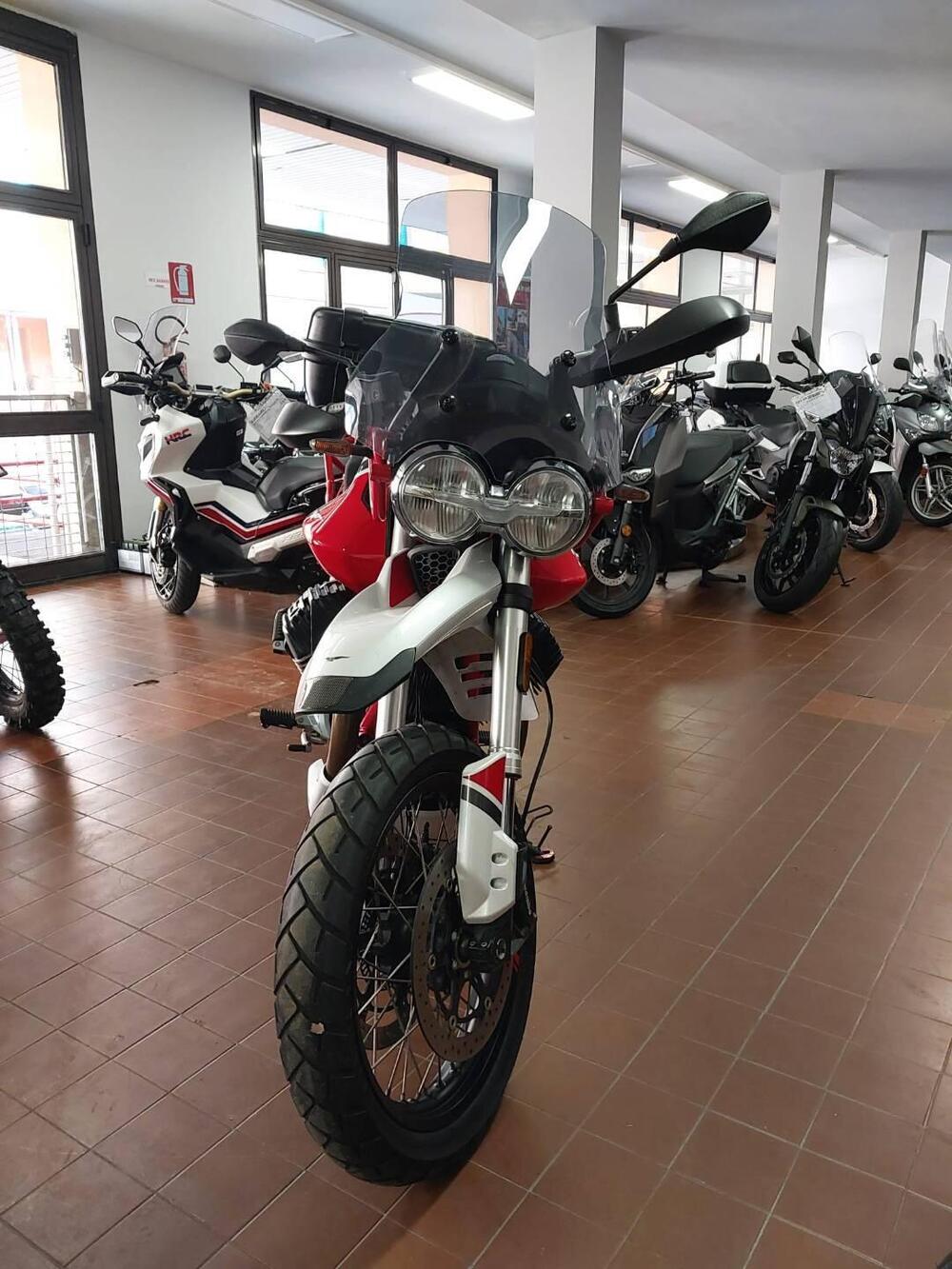 Moto Guzzi V85 TT Evocative Graphics (2019 - 20) (2)