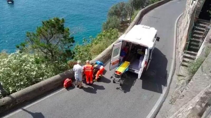 Tragedia sulla strada della Costiera Amalfitana: frontale tra moto e scooter non lascia scampo a un 19enne