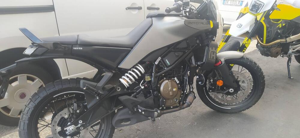 Husqvarna Svartpilen 125 (2024 - 25) (2)