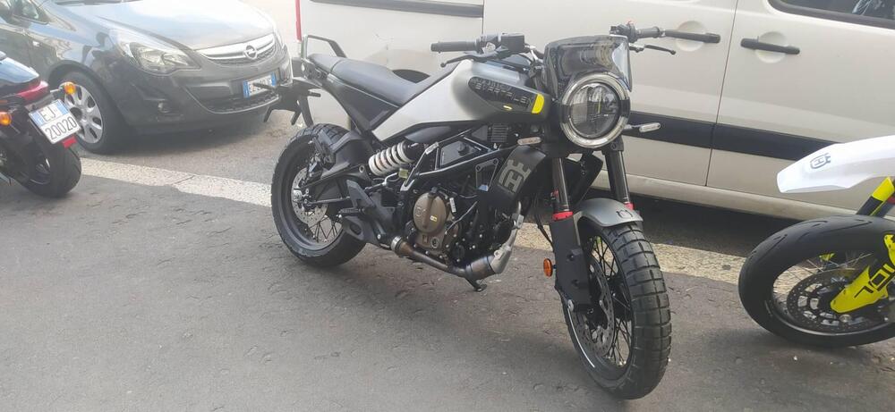 Husqvarna Svartpilen 125 (2024 - 25) (3)