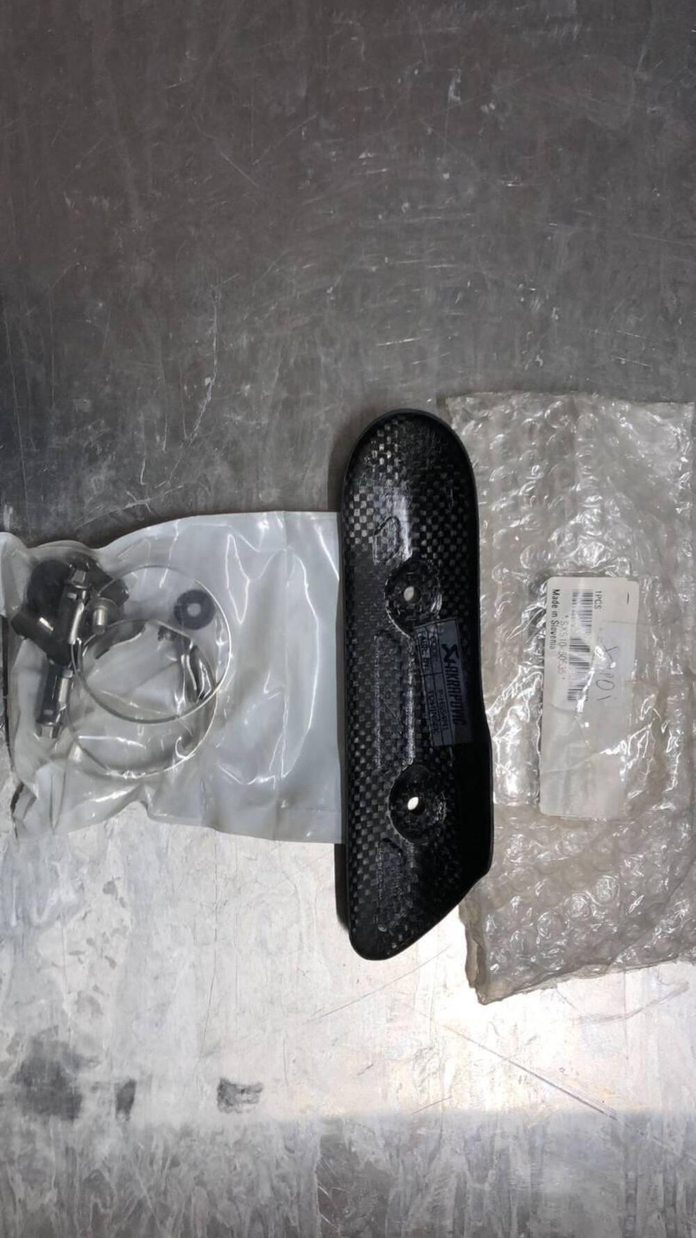 PROTEZIONE COLLETTORE SCARICO AKRAPOVIC PER HUSQVA