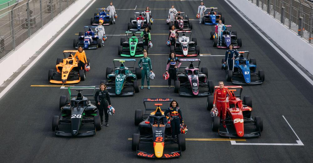 La F1 Academy sbarca a Jeddah: ecco la T-421, la vettura che accompagner&agrave; le pilote nel sogno verso la Formula 1 