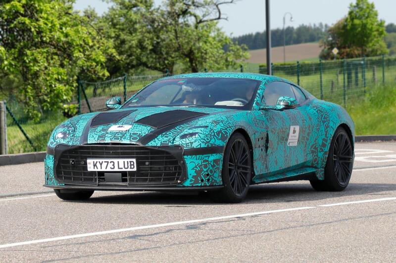 Aston Martin DBS, V12 da oltre 800 Cv [Foto Spia]