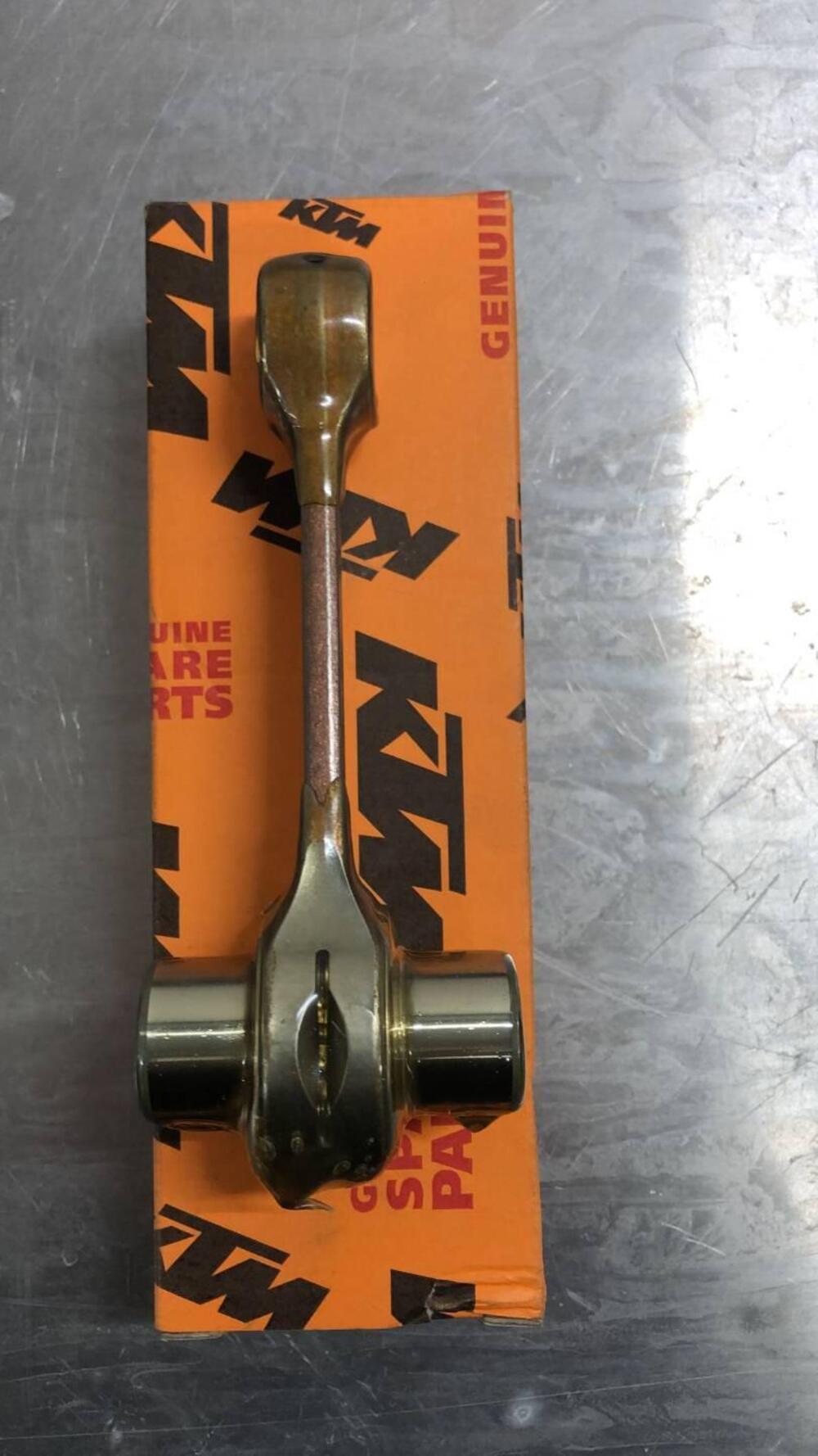 BIELLA COMPLETA PER HUSQVRANA . CODICE 50330015100 Husqvarna