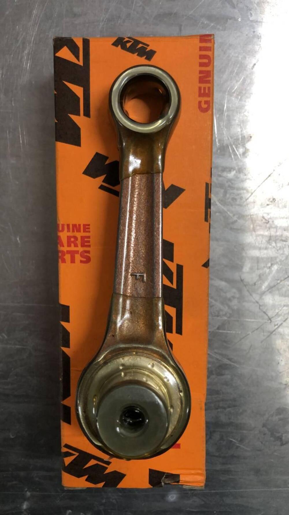 BIELLA COMPLETA PER HUSQVRANA . CODICE 50330015100 Husqvarna (2)