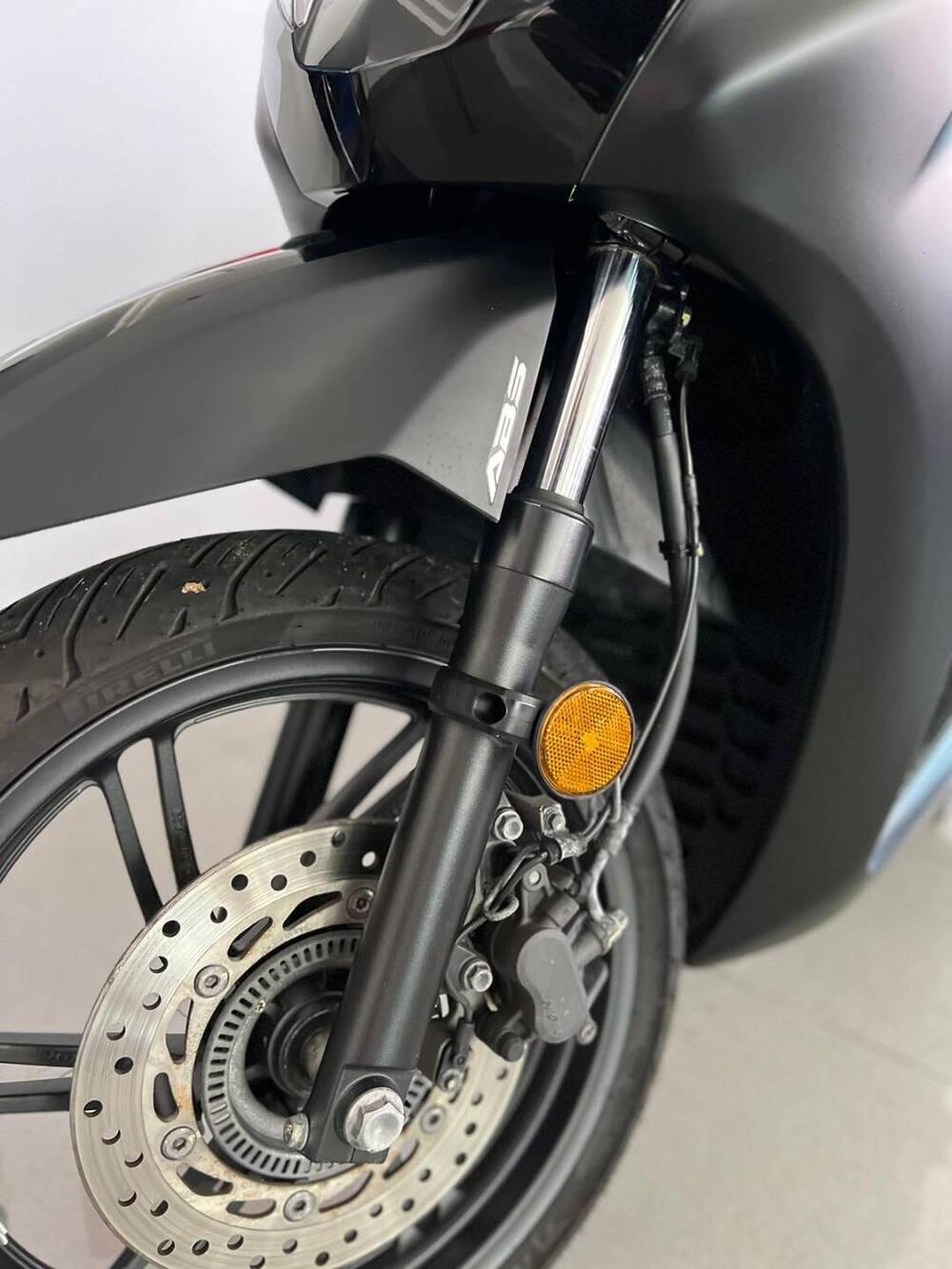 Honda SH 300 i ABS (2016 - 20) (8)